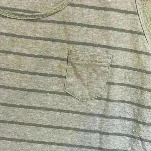 Under Armour Grey Striped Tank Women's XL - Picture 2 of 4